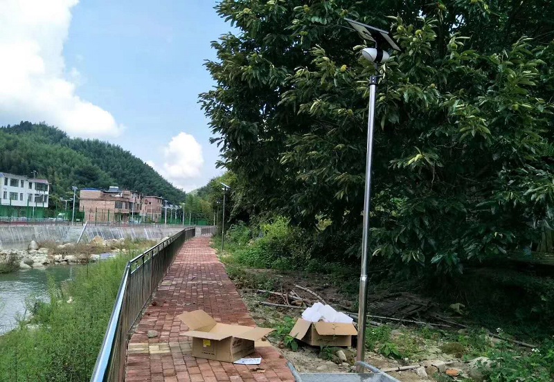 太阳能路灯磨砂设计提升美观性